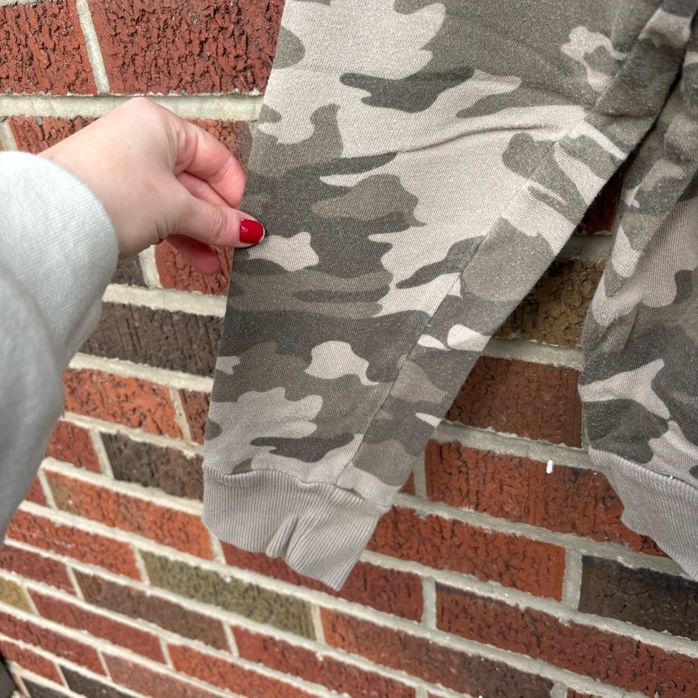 Universal Thread Green And Light Green Camouflage… - image 3